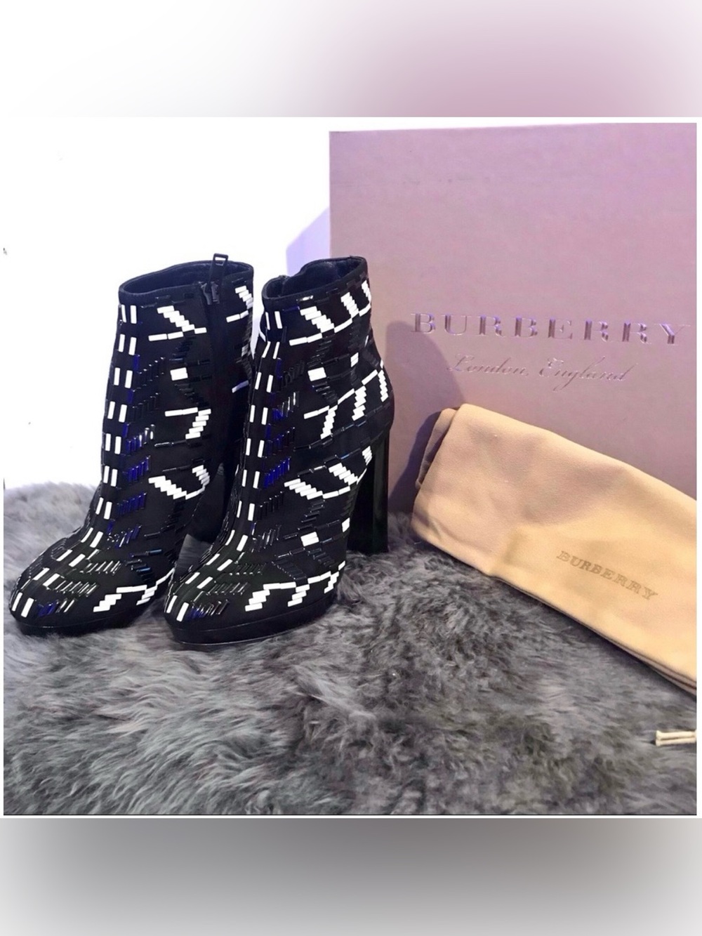 BURBERRY Rhumbleaide Booties NIB